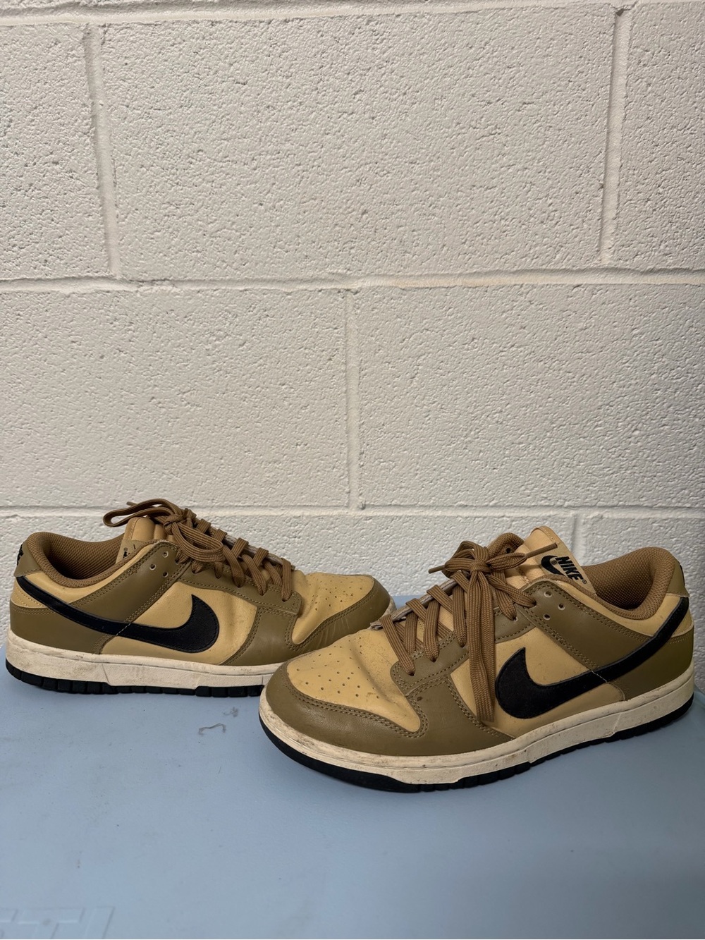 Nike Women’s dunks in tan and Black